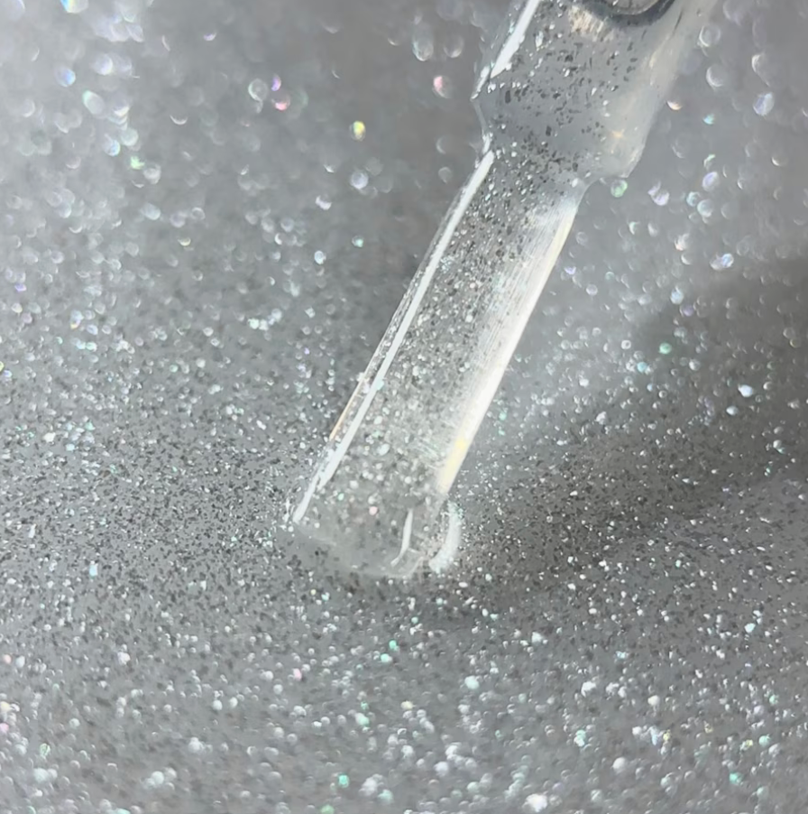 skaidrus top coat su sidabriniu shimmeriu